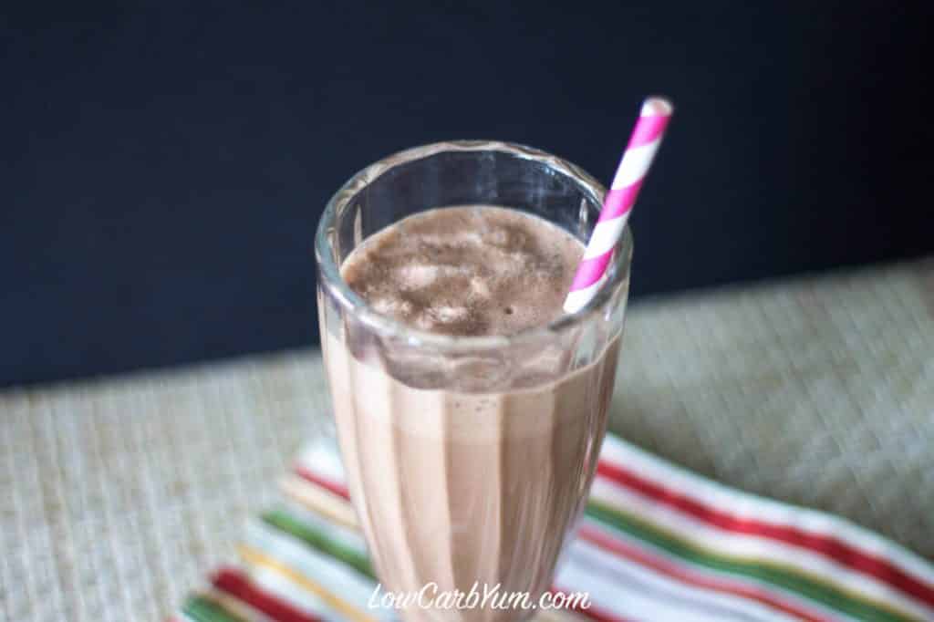 peanut butter keto low carb smoothie for a ketogenic diet