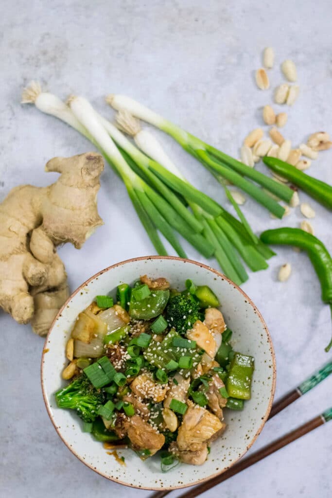 keto chicken peanut stir fry