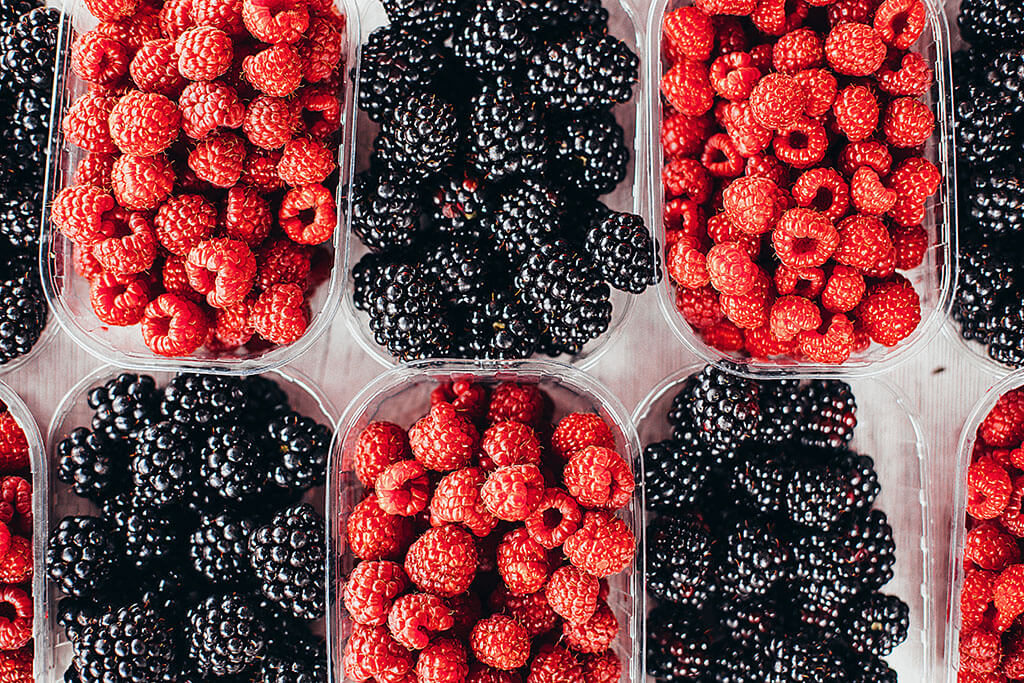 high fibre keto foods - berries