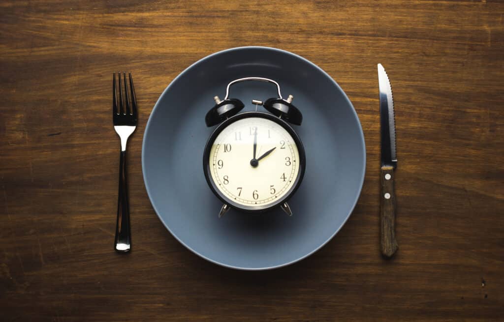 Intermittent fasting guide - clock on a plate