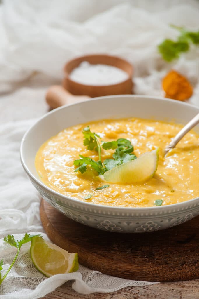 low carb keto soup with cauliflower and coconut
