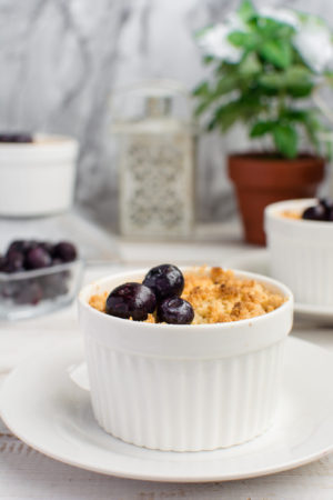 Keto Crumble with Blueberries