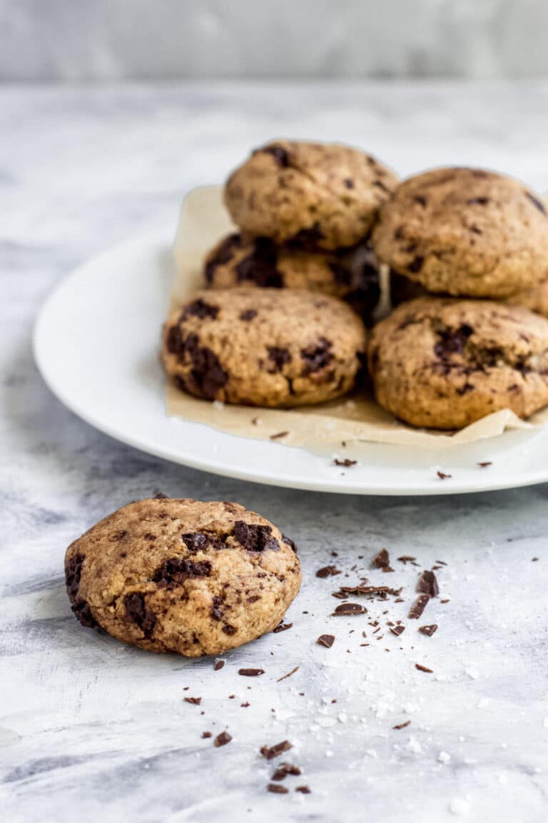 Easy keto chocolate chip cookies