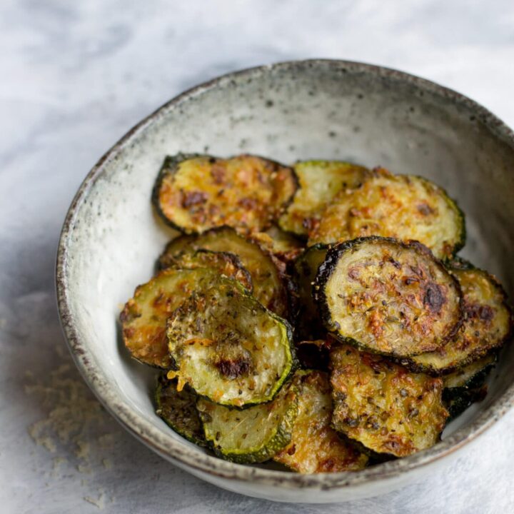 Baked keto courgette chips in a bowl