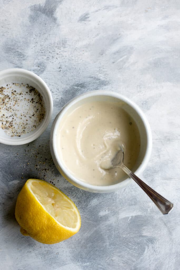 Sauce for burgers with lemon juice and tahini