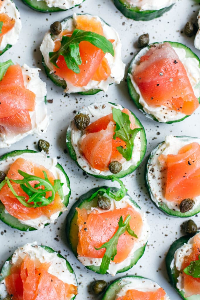 Smoked salmon bites with cucumber and cream cheese