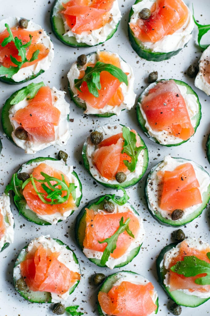 Smoked salmon bites with cucumber and cream cheese