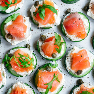 Smoked salmon bites with cucumber and cream cheese