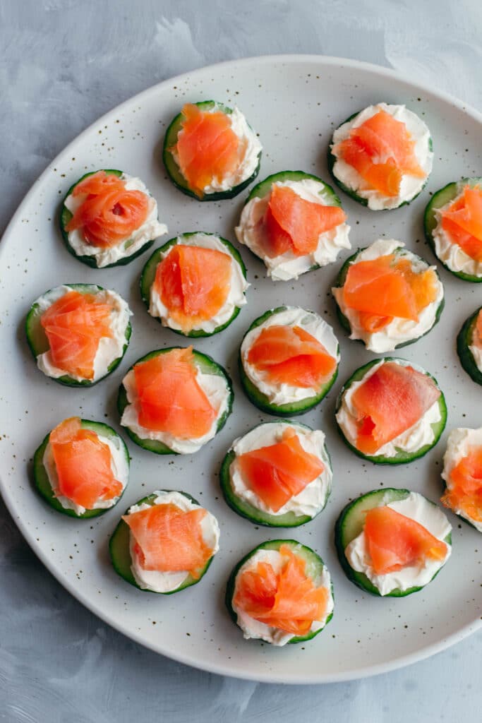 Smoked salmon with cucumber and cream cheese