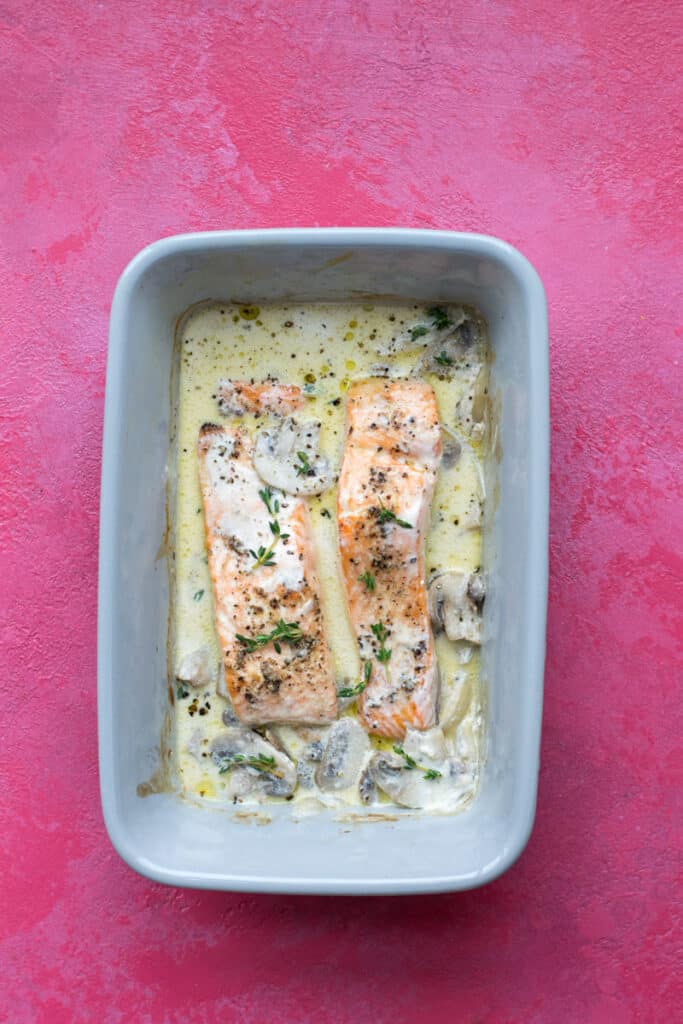 Creamy salmon in a baking tray