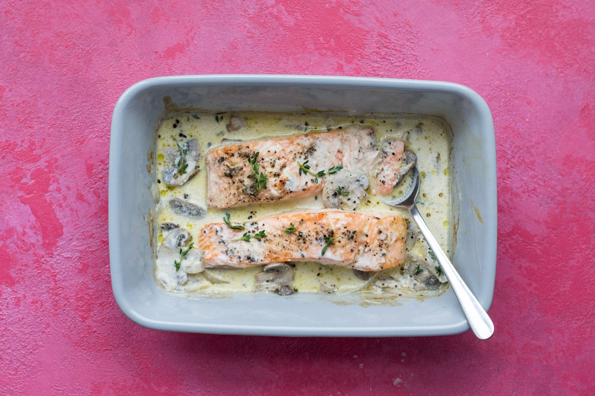 Creamy salmon in a baking tray
