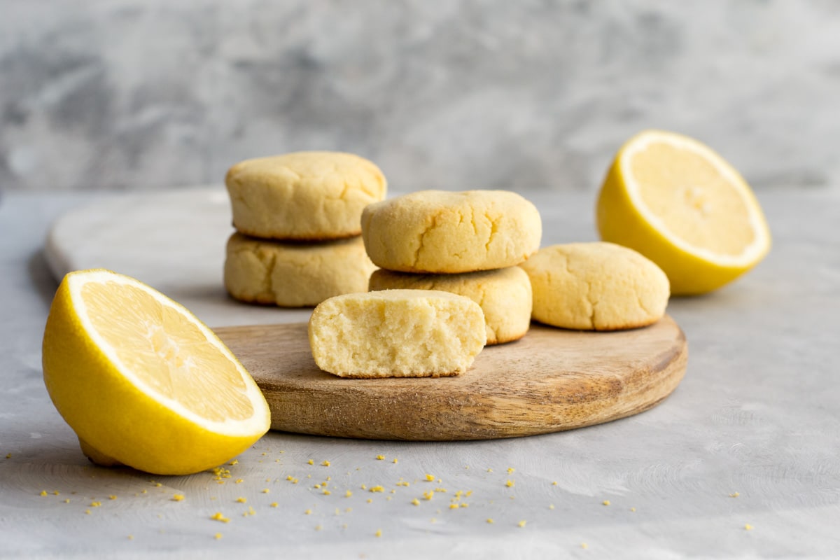 Keto cookies with lemon
