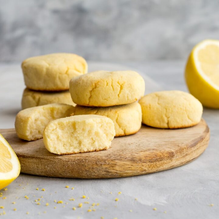 Keto lemon and coconut cookies