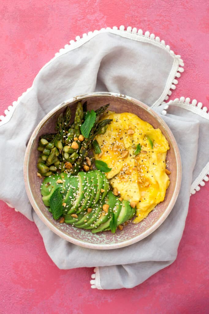 Vegetarian keto breakfast with avocado, asparagus and eggs
